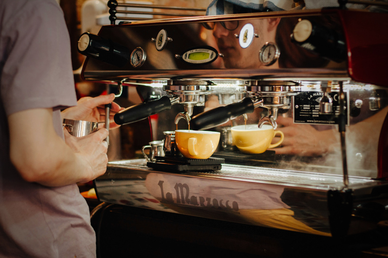 Mlevena espreso kafa i espresso kafa u zrnu